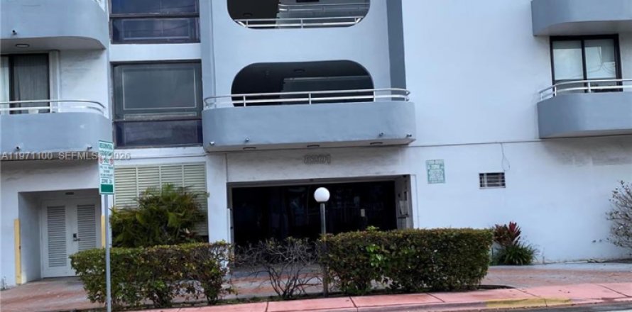 Condominio en Miami Beach, Florida, 1 dormitorio № 2038739