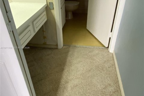 Condominio en venta en Miami Beach, Florida, 1 dormitorio, 79.34 m2 № 2038739 - foto 11