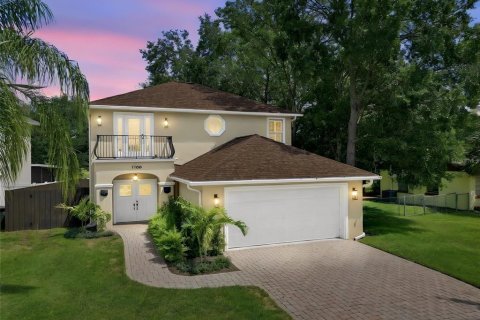 House in Tampa, Florida 3 bedrooms, 195.09 sq.m. № 2324198