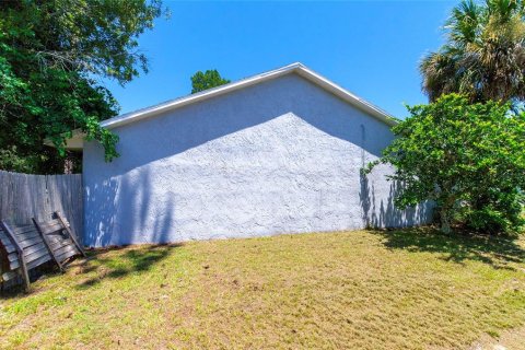 House in Deltona, Florida 3 bedrooms, 144.83 sq.m. № 2205621 - photo 6