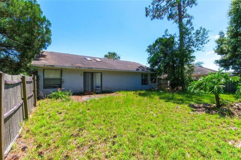 House in Deltona, Florida 3 bedrooms, 144.83 sq.m. № 2205621 - photo 3