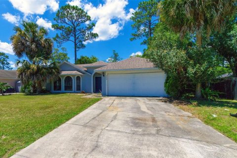 House in Deltona, Florida 3 bedrooms, 144.83 sq.m. № 2205621 - photo 2