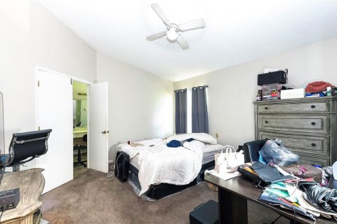 House in Deltona, Florida 3 bedrooms, 144.83 sq.m. № 2205621 - photo 25