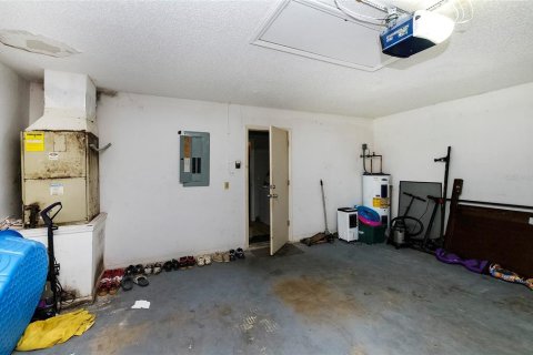 House in Deltona, Florida 3 bedrooms, 144.83 sq.m. № 2205621 - photo 16