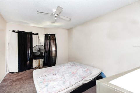 House in Deltona, Florida 3 bedrooms, 144.83 sq.m. № 2205621 - photo 11
