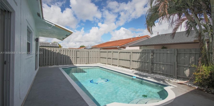 Villa ou maison à Miami, Floride 3 chambres, 141.4 m2 № 1951336