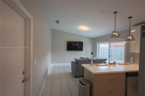 Villa ou maison à vendre à Miami, Floride: 3 chambres, 141.4 m2 № 1951336 - photo 3