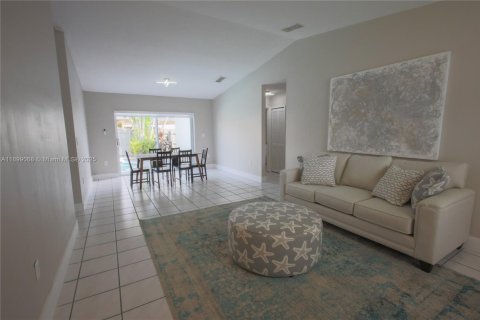 Villa ou maison à vendre à Miami, Floride: 3 chambres, 141.4 m2 № 1951336 - photo 4