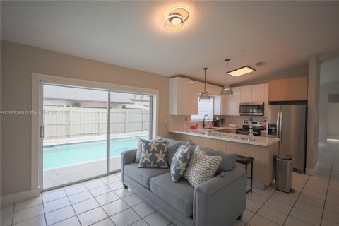 Villa ou maison à vendre à Miami, Floride: 3 chambres, 141.4 m2 № 1951336 - photo 2