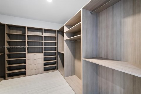 Купить кондоминиум в Майами, Флорида 5 спален, 605.07м2, № 1984951 - фото 17