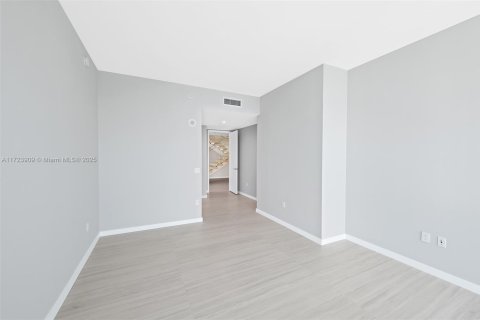 Купить кондоминиум в Майами, Флорида 5 спален, 605.07м2, № 1984951 - фото 27