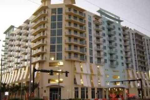 Condominio en Hollywood, Florida, 2 dormitorios  № 2020754