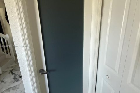 Купить таунхаус в Хомстед, Флорида 3 спальни, 149.76м2, № 2007826 - фото 6