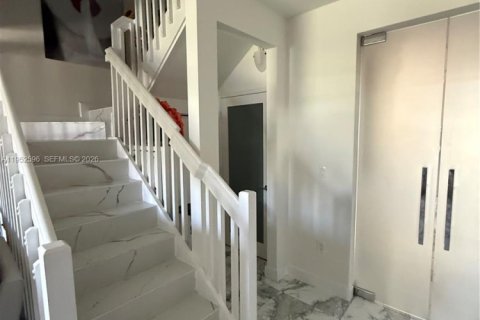 Купить таунхаус в Хомстед, Флорида 3 спальни, 149.76м2, № 2007826 - фото 4