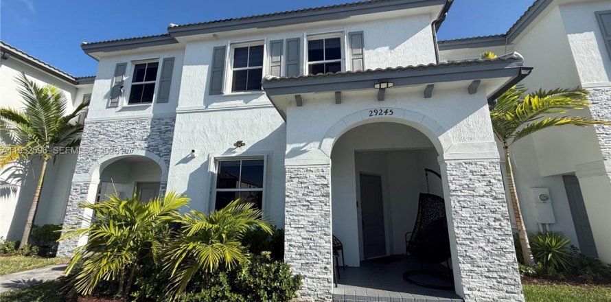 Таунхаус в Хомстед, Флорида 3 спальни, 149.76м2 № 2007826