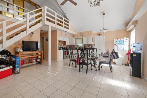House in Orange City, Florida 4 bedrooms, 95.88 sq.m. № 1881361 - photo 9