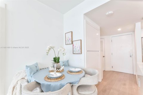 Condo in Miami, Florida, 1 bedroom  № 1892162 - photo 5