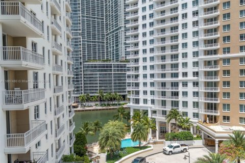 Condo in Miami, Florida, 1 bedroom  № 1892162 - photo 11