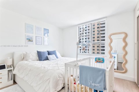 Condo in Miami, Florida, 1 bedroom  № 1892162 - photo 7
