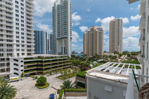 Condo in Miami, Florida, 1 bedroom  № 1892162 - photo 12