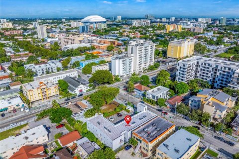 Propiedad comercial en venta en Miami, Florida № 1951693 - foto 16