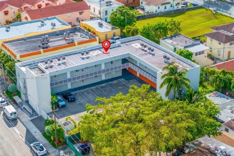 Propiedad comercial en venta en Miami, Florida № 1951693 - foto 1