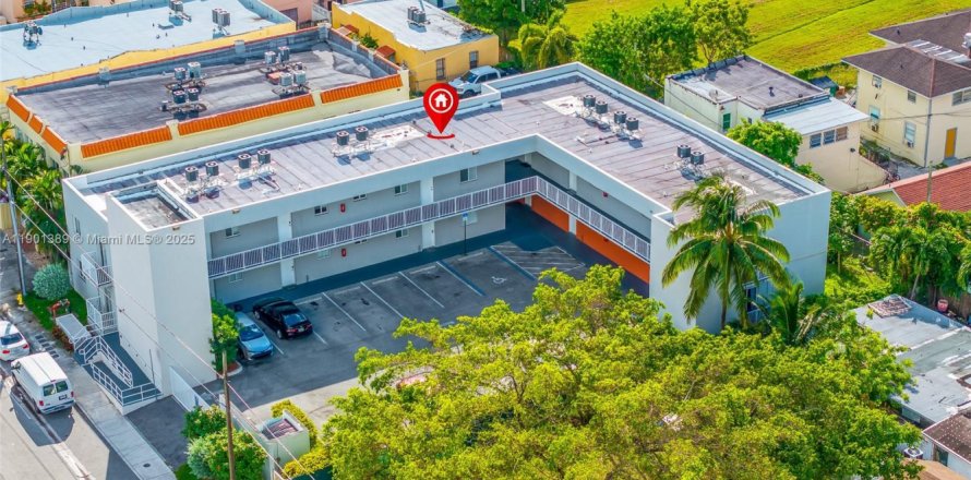 Propiedad comercial en Miami, Florida № 1951693