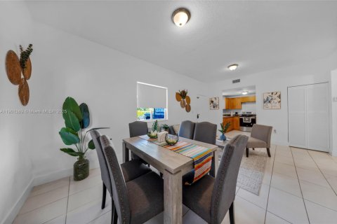 Propiedad comercial en venta en Miami, Florida № 1951693 - foto 25