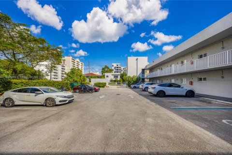 Propiedad comercial en venta en Miami, Florida № 1951693 - foto 8