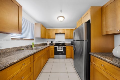Propiedad comercial en venta en Miami, Florida № 1951693 - foto 27