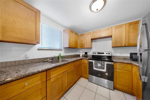 Propiedad comercial en venta en Miami, Florida № 1951693 - foto 28