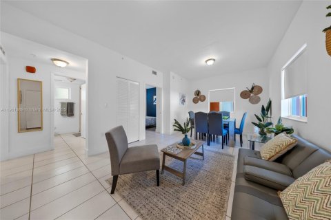Propiedad comercial en venta en Miami, Florida № 1951693 - foto 18