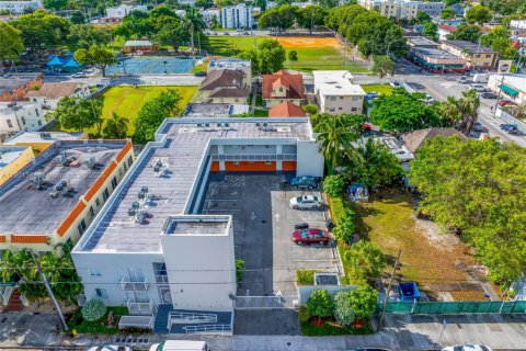 Propiedad comercial en venta en Miami, Florida № 1951693 - foto 12