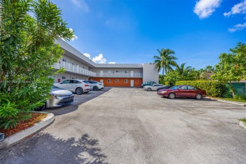 Propiedad comercial en venta en Miami, Florida № 1951693 - foto 10