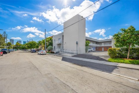 Propiedad comercial en venta en Miami, Florida № 1951693 - foto 7