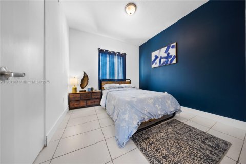 Propiedad comercial en venta en Miami, Florida № 1951693 - foto 30