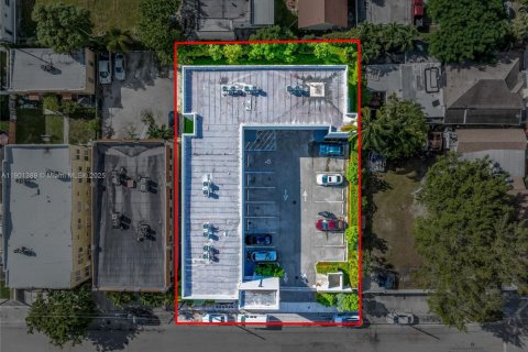 Propiedad comercial en venta en Miami, Florida № 1951693 - foto 3