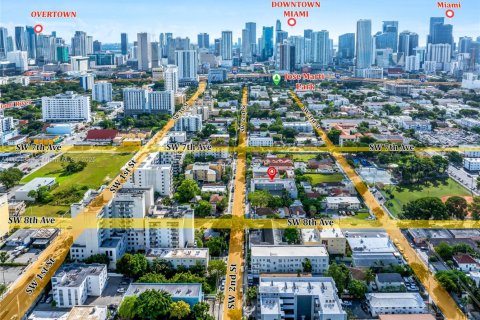 Propiedad comercial en venta en Miami, Florida № 1951693 - foto 2