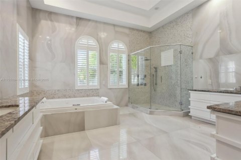 Villa ou maison à vendre à Pinecrest, Floride: 7 chambres, 920.85 m2 № 2024935 - photo 16