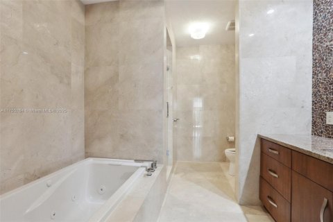 Villa ou maison à vendre à Pinecrest, Floride: 7 chambres, 920.85 m2 № 2024935 - photo 19