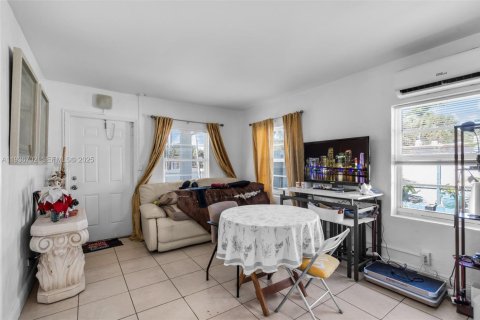 House in Fort Lauderdale, Florida 2 bedrooms, 58.06 sq.m. № 1994629 - photo 13