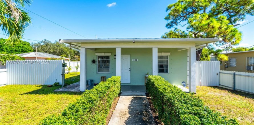 House in Fort Lauderdale, Florida 2 bedrooms, 58.06 sq.m. № 1994629