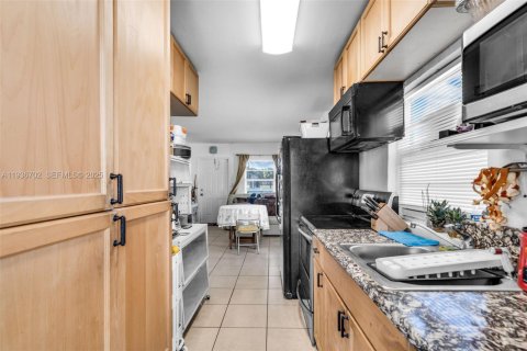House in Fort Lauderdale, Florida 2 bedrooms, 58.06 sq.m. № 1994629 - photo 15