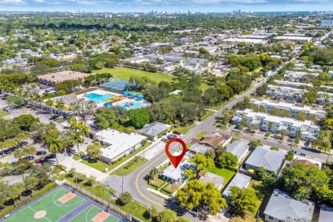 House in Fort Lauderdale, Florida 2 bedrooms, 58.06 sq.m. № 1994629 - photo 3