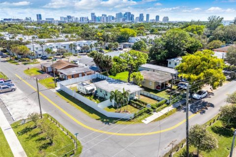 House in Fort Lauderdale, Florida 2 bedrooms, 58.06 sq.m. № 1994629 - photo 2
