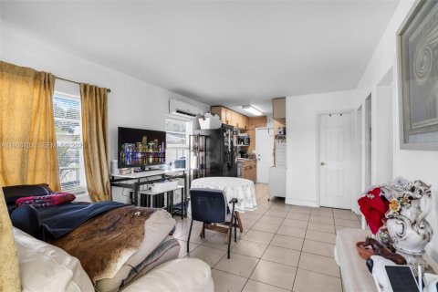 House in Fort Lauderdale, Florida 2 bedrooms, 58.06 sq.m. № 1994629 - photo 12