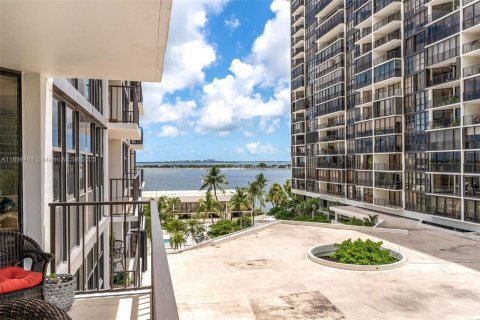 Снять в аренду кондоминиум в Майами, Флорида 2 спальни, 122.26м2, № 1950128 - фото 19