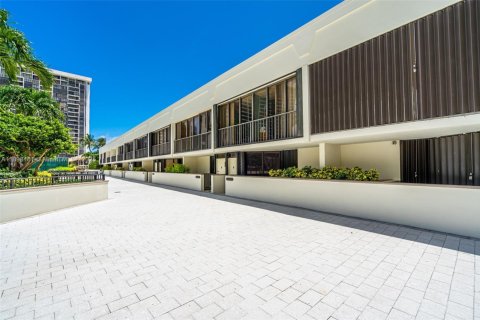 Снять в аренду кондоминиум в Майами, Флорида 2 спальни, 122.26м2, № 1950128 - фото 25