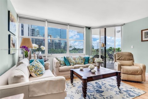 Снять в аренду кондоминиум в Майами, Флорида 2 спальни, 122.26м2, № 1950128 - фото 4