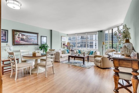 Снять в аренду кондоминиум в Майами, Флорида 2 спальни, 122.26м2, № 1950128 - фото 3